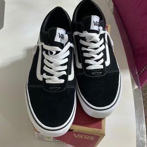 Suede vans, black and white side 11